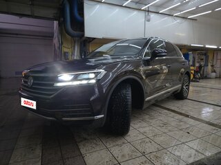 2018 Volkswagen Touareg III, коричневый, 5300000 рублей, вид 1