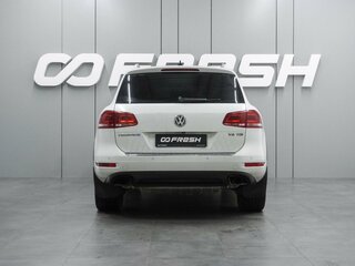 2014 Volkswagen Touareg II, белый, 2399000 рублей, вид 4