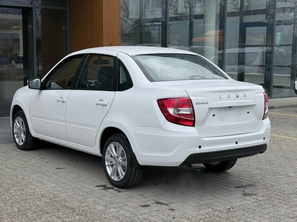 2026 Lada (ВАЗ) Granta I Рестайлинг, белый - вид 6