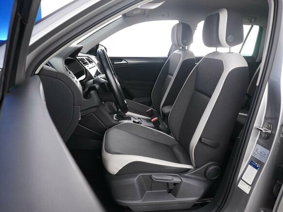 2019 Volkswagen Tiguan II, серебристый, 2255444 рублей - вид 9