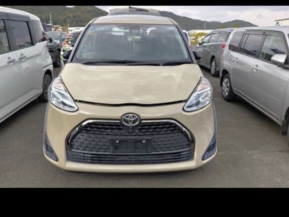 2020 Toyota Sienta II Рестайлинг, бежевый, 1500000 рублей