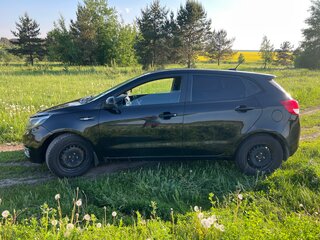 2017 Kia Rio III Рестайлинг, чёрный, 760000 рублей, вид 4