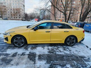 2021 Kia K5 III, чёрный, 1950000 рублей, вид 4