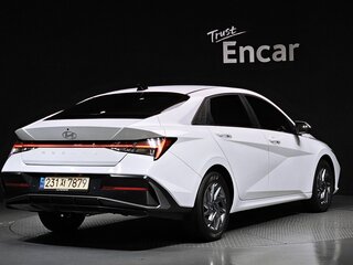 2023 Hyundai Avante VII Рестайлинг, белый, 1885000 рублей, вид 4