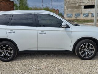 2014 Mitsubishi Outlander III Рестайлинг, белый, 1520000 рублей, вид 4