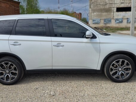 2014 Mitsubishi Outlander III Рестайлинг, белый, 1599000 рублей, вид 4