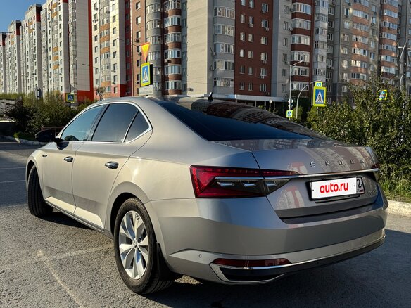 2021 Skoda Superb III Рестайлинг, серый, 2350000 рублей - вид 5