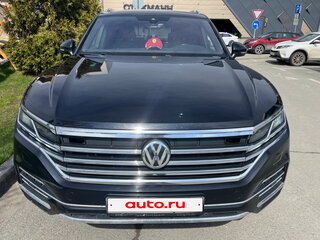 2018 Volkswagen Touareg III, чёрный, 4300000 рублей, вид 3
