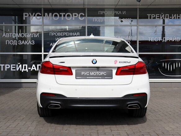 2018 BMW 5 серии 530d xDrive VII (G30/G31/G38), белый, 4600000 рублей - вид 3
