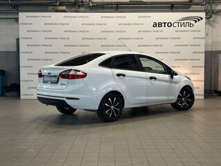 2016 Ford Fiesta Mk6 Рестайлинг, белый, 519000 рублей, вид 5