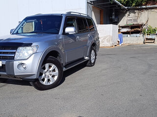 2011 Mitsubishi Pajero IV Рестайлинг 1, серебристый, 2830000 рублей, вид 2