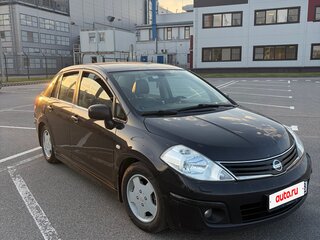 2010 Nissan Tiida I Рестайлинг, коричневый, 750000 рублей, вид 3