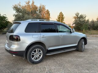 2009 Volkswagen Touareg I Рестайлинг, серый, 1354000 рублей, вид 4