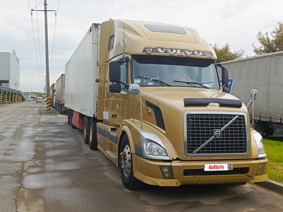 2005 Volvo VNL, золотистый, 1700000 рублей - вид 23