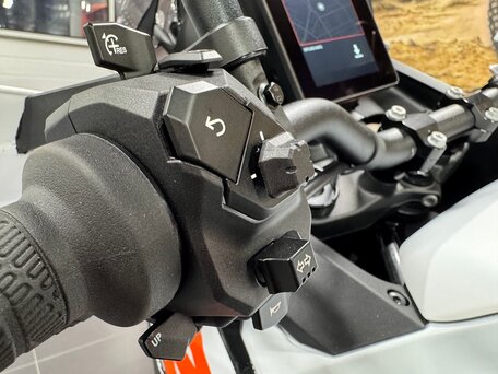 2025 KTM 1390 Super Adventure S Evo, чёрный, 2770000 рублей, вид 5