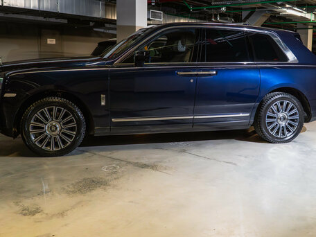 2019 Rolls-Royce Cullinan I (Series I), синий, 27400000 рублей, вид 2