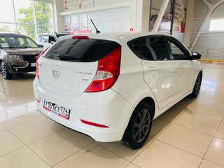 2015 Hyundai Solaris I Рестайлинг, белый, 650000 рублей, вид 5
