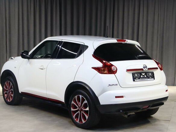 2013 Nissan Juke I, белый - вид 3