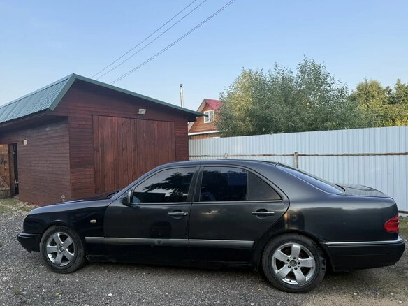 1996 Mercedes-Benz E-Класс 230 II (W210, S210), чёрный - вид 9