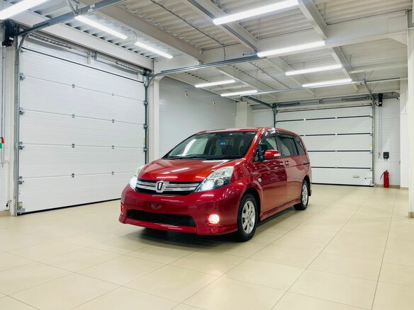2012 Toyota ISis I Рестайлинг, красный, 1519000 рублей - вид 2