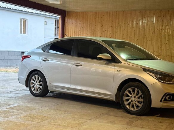 2018 Hyundai Solaris II, серебристый, 1400000 рублей - вид 10