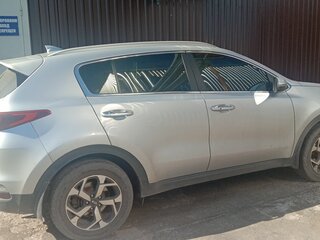 2020 Kia Sportage IV Рестайлинг, серебристый, 2900000 рублей, вид 2
