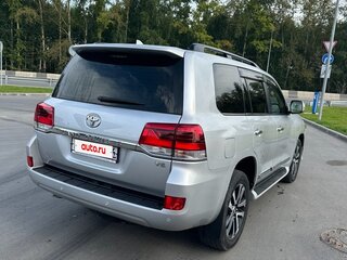 2017 Toyota Land Cruiser 200 Series Рестайлинг 2, серебристый, 5000000 рублей, вид 2