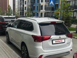 2022 Mitsubishi Outlander III Рестайлинг 3, белый, 2450000 рублей, вид 4