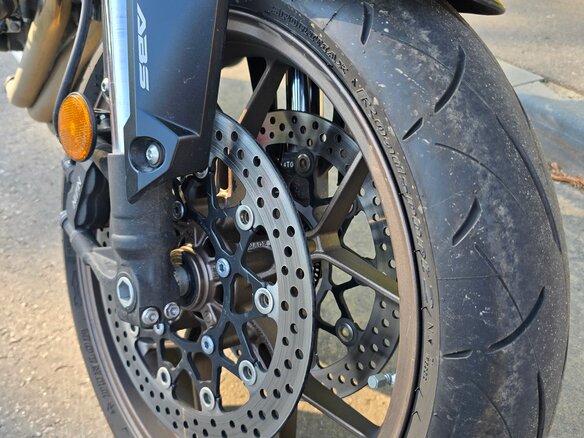 2025 Honda CB 650R, серый, 1600000 рублей - вид 8