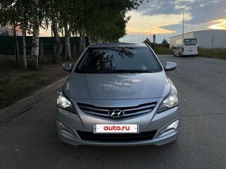 2016 Hyundai Solaris I Рестайлинг, серебристый, 890000 рублей, вид 2