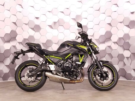2020 Kawasaki Z 650, чёрный, 699000 рублей, вид 3