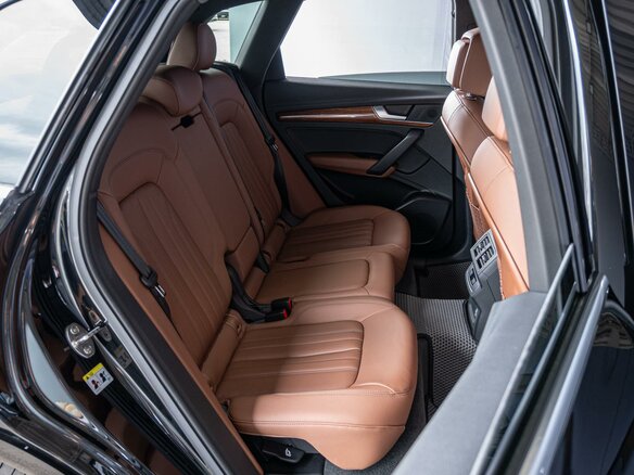 2021 Audi Q5 45 TFSI II (FY) Рестайлинг, чёрный, 4650000 рублей - вид 6