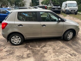 2011 Skoda Fabia II Рестайлинг, серый, 520000 рублей, вид 3