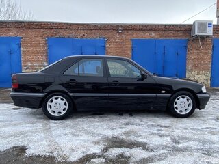 1997 Mercedes-Benz C-Класс 240 I (W202) Рестайлинг, чёрный, 1200000 рублей, вид 5