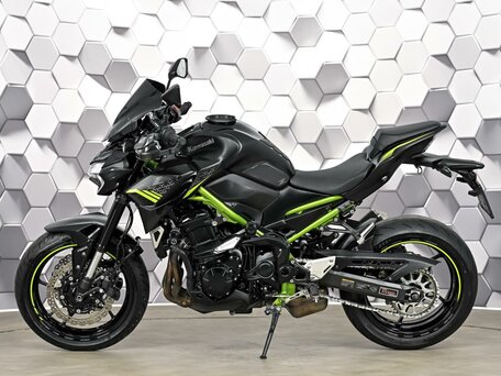 2022 Kawasaki Z 900, чёрный, 999000 рублей, вид 4