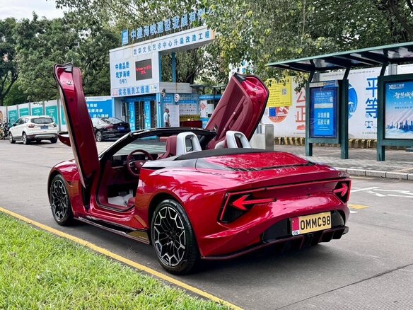 2024 MG Cyberster, красный, 5899777 рублей - вид 3