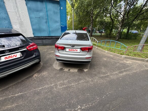 2015 Kia Rio 6-speed III, серебристый - вид 2