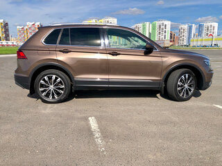 2017 Volkswagen Tiguan II, коричневый, 2060000 рублей, вид 4