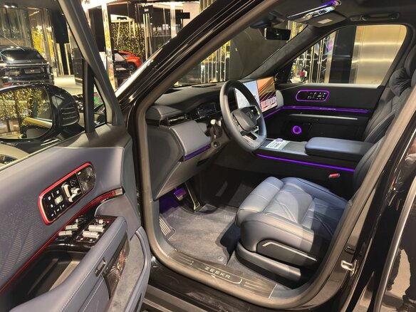 2025 Zeekr 9X 70 kWh, чёрный - вид 17