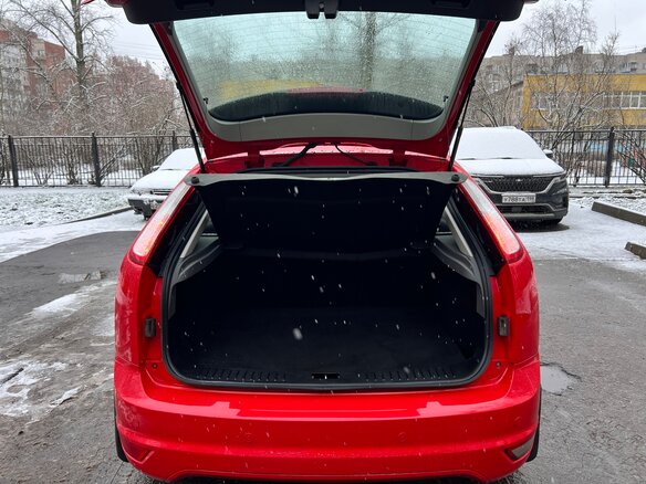 2011 Ford Focus II Рестайлинг, красный, 857000 рублей - вид 8