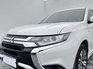 2022 Mitsubishi Outlander III Рестайлинг 3, белый, 1780000 рублей, вид 2