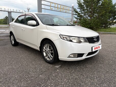 2010 Kia Cerato 6-speed II, белый, 700000 рублей, вид 4