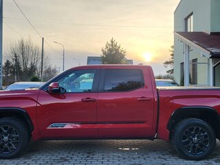 2023 Toyota Tundra CrewMax III, пурпурный, 8300000 рублей, вид 4