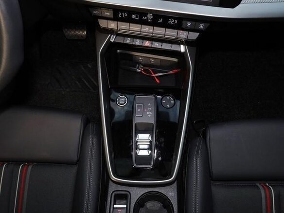 2021 Audi A3 Sportback 35 TFSI IV (8Y), красный, 1775000 рублей - вид 22