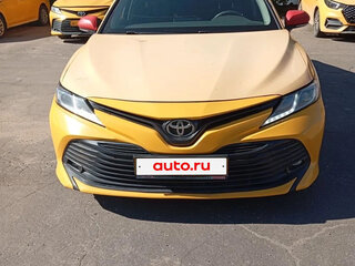 2021 Toyota Camry VIII (XV70) Рестайлинг, жёлтый, 1660000 рублей, вид 1