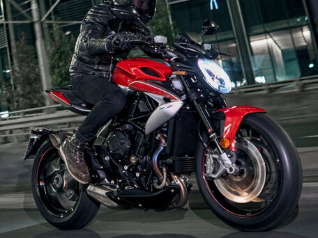 2025 MV Agusta Brutale 800, красный, 2590000 рублей, вид 2