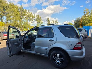 2001 Mercedes-Benz M-Класс 320 I (W163) Рестайлинг, серебристый, 800000 рублей, вид 4