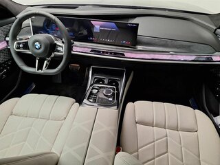 2025 BMW 7 серии 760i xDrive VII (G70), чёрный, 27000000 рублей, вид 4