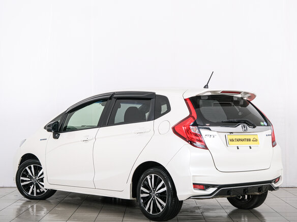 2017 Honda Fit III Рестайлинг, белый - вид 3
