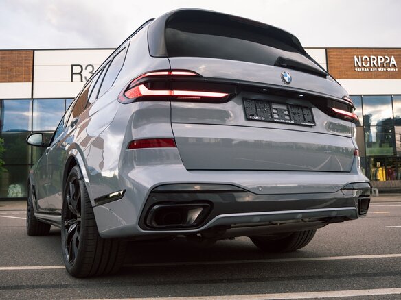 2025 BMW X7 40d I (G07) Рестайлинг, серый - вид 10